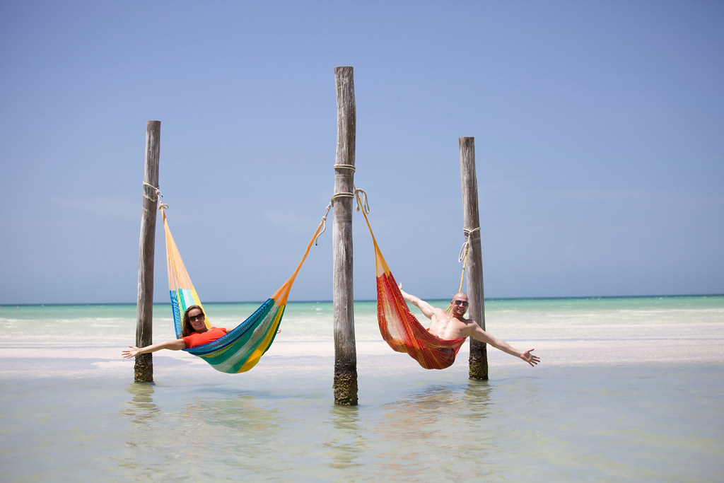 La Isla de Holbox es uno de los lugares mexicanos donde puedes apreciar la Bioluminicencia y que aun posee la magia de isla virgen y aguas totalmente calmadas y de baja profundidad.