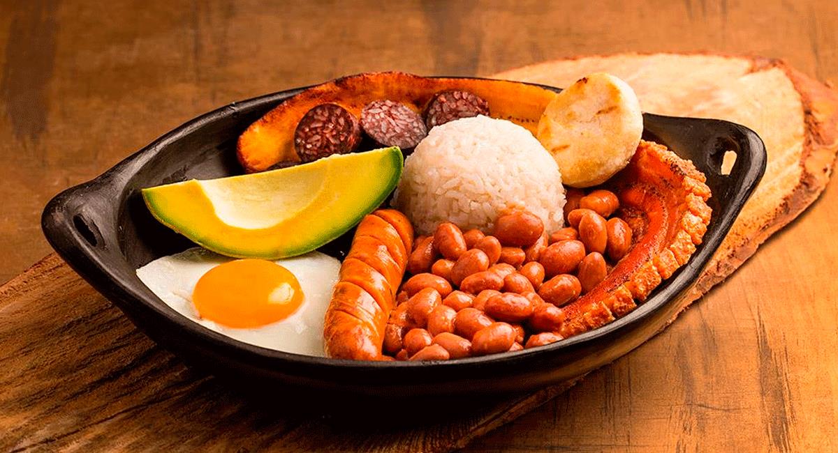Bandeja paisa comida de colombia